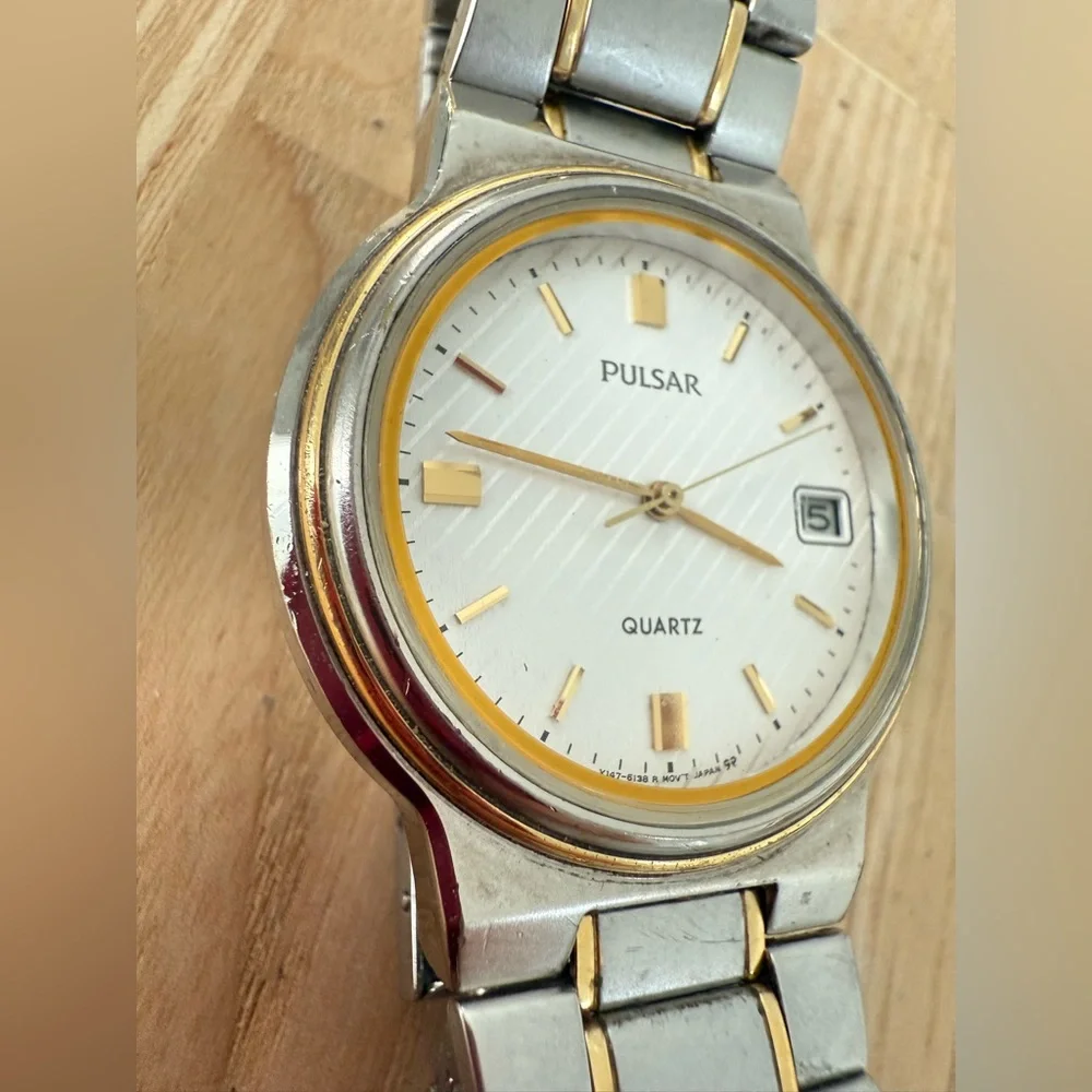 Pulsar mens two tone classic watch NEW BATTERY